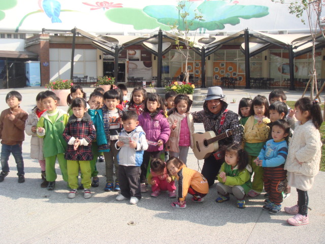 鄰近幼稚園小朋友戶外教學