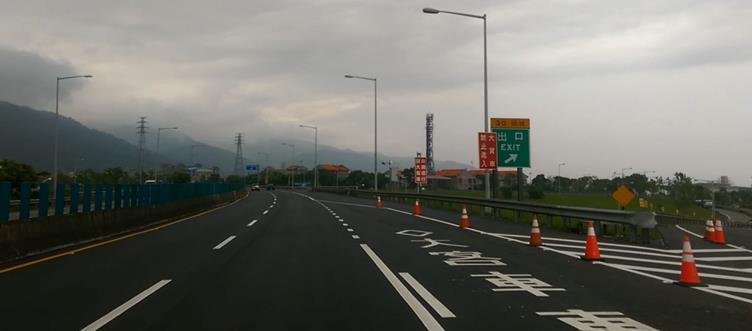 延伸大客車通行路肩起點