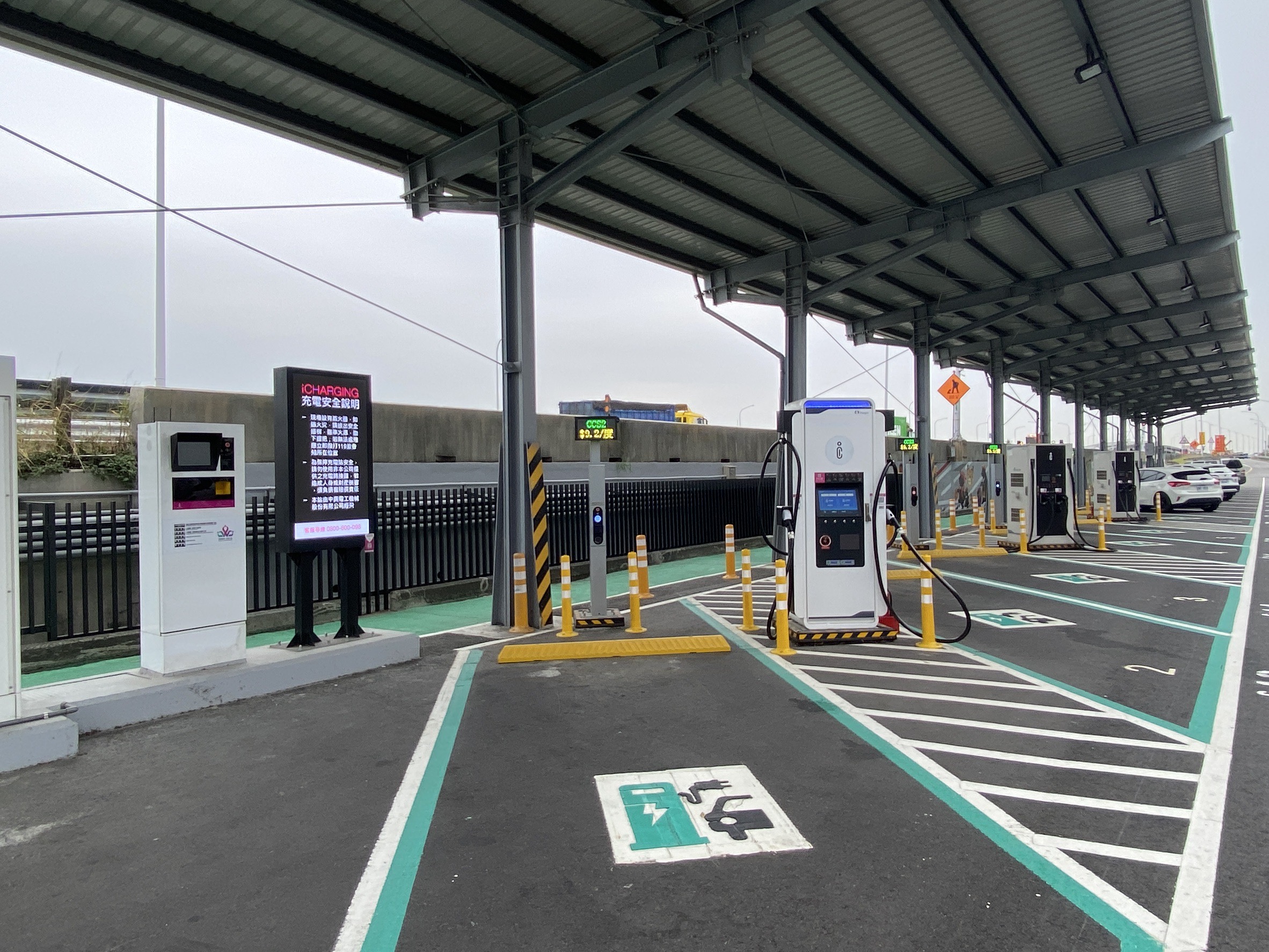 南站電動車充電車位