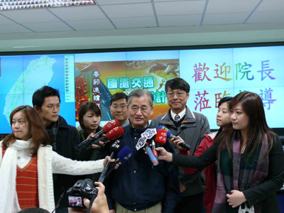 毛部長視察春節疏運情形