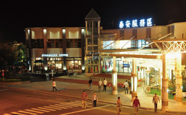 北站營業大廳南向入口(夜間)