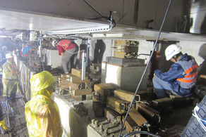 圖12 上部結構頂昇橫移作業