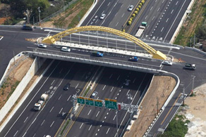 圖13 跨越橋通車後狀況