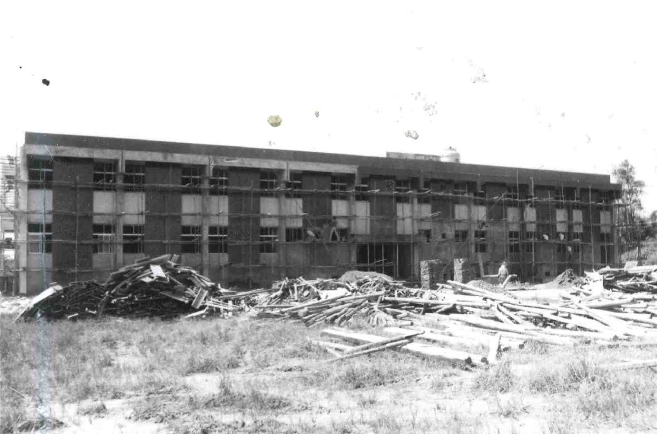 63年辦公室建造中3