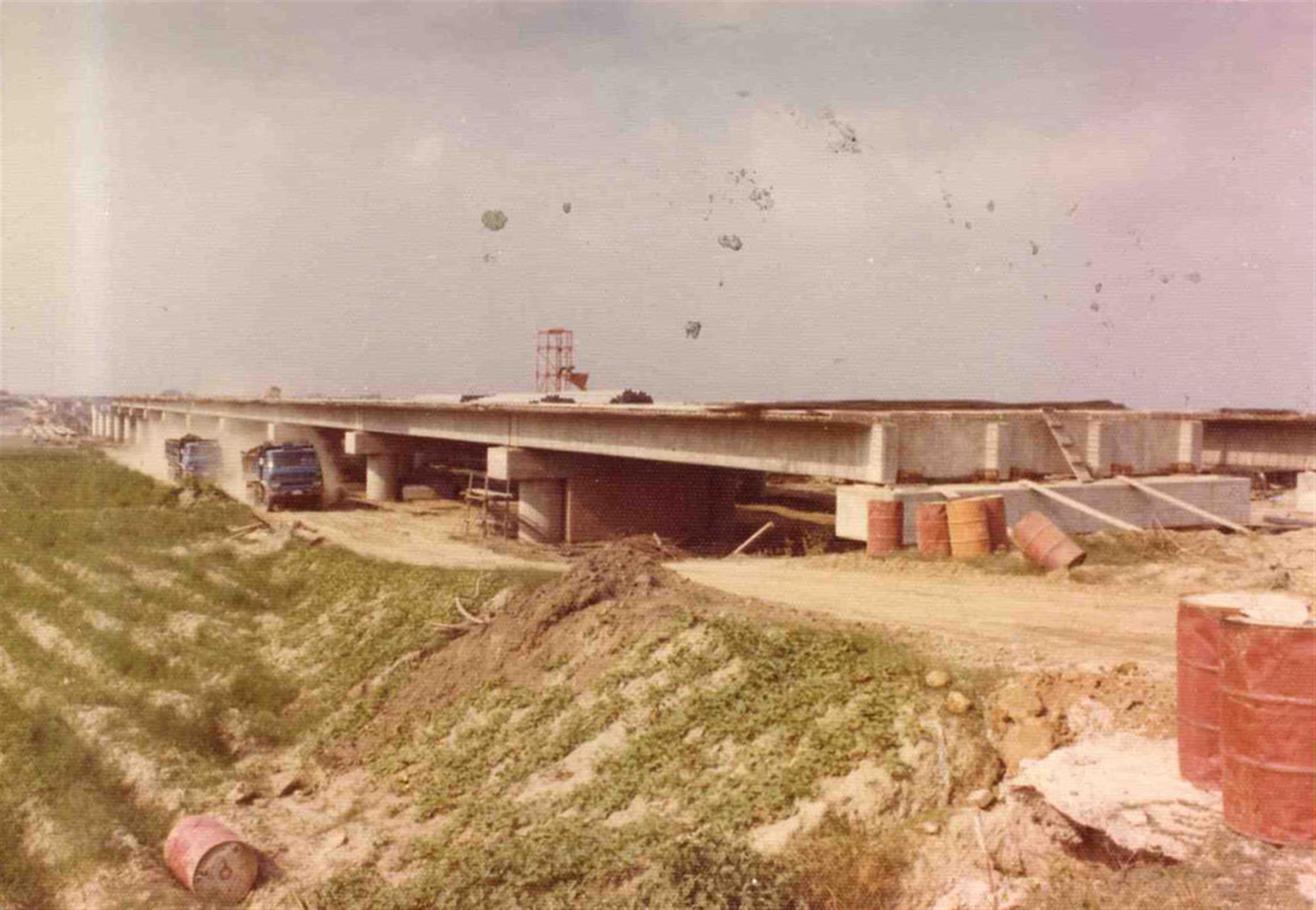 63年國道邊坡路面施工54