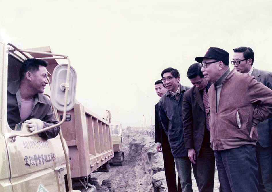 64年蔣經國先生蒞臨高速公路工地慰問工程人員