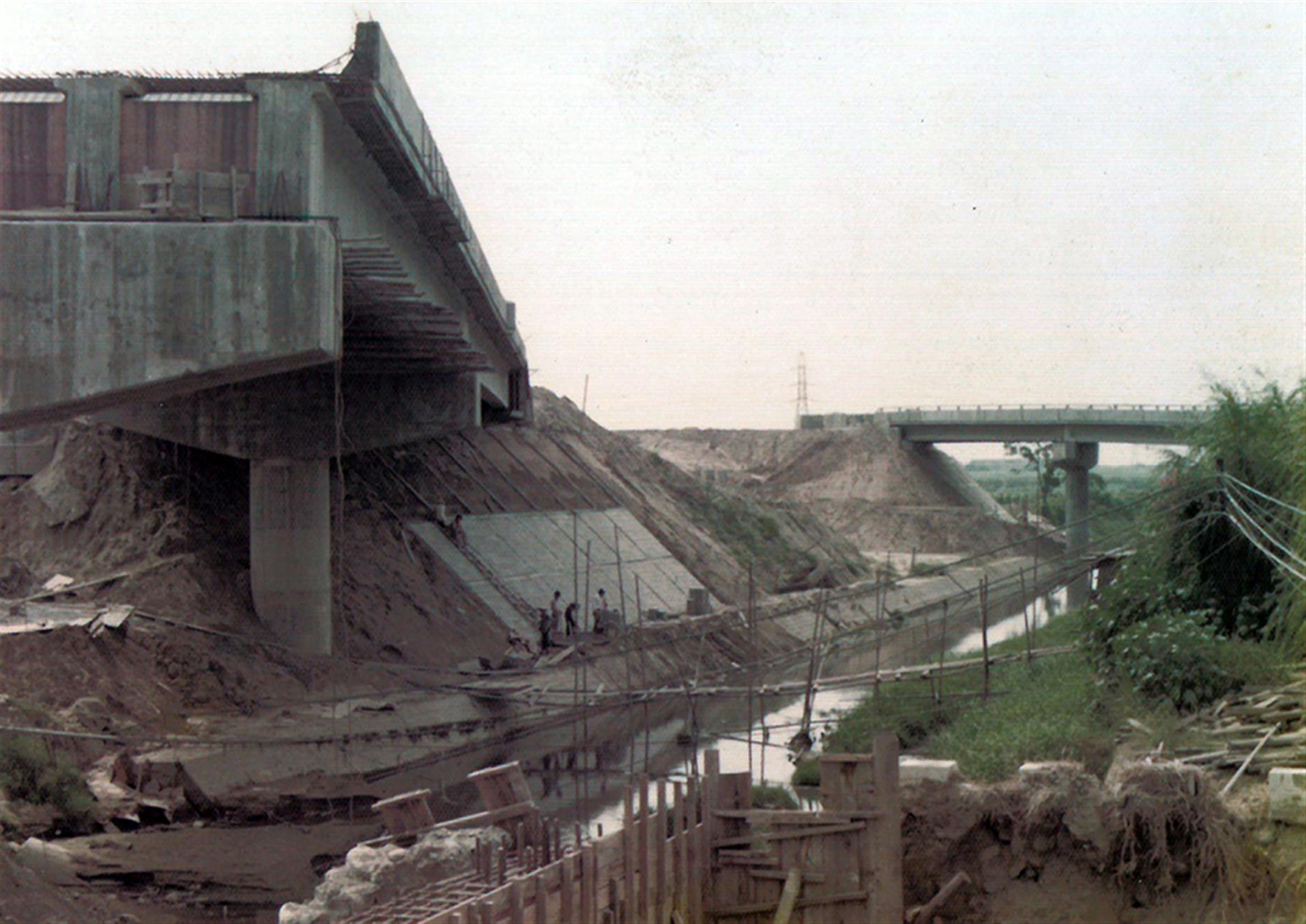 64年高速公路南區橋梁施工