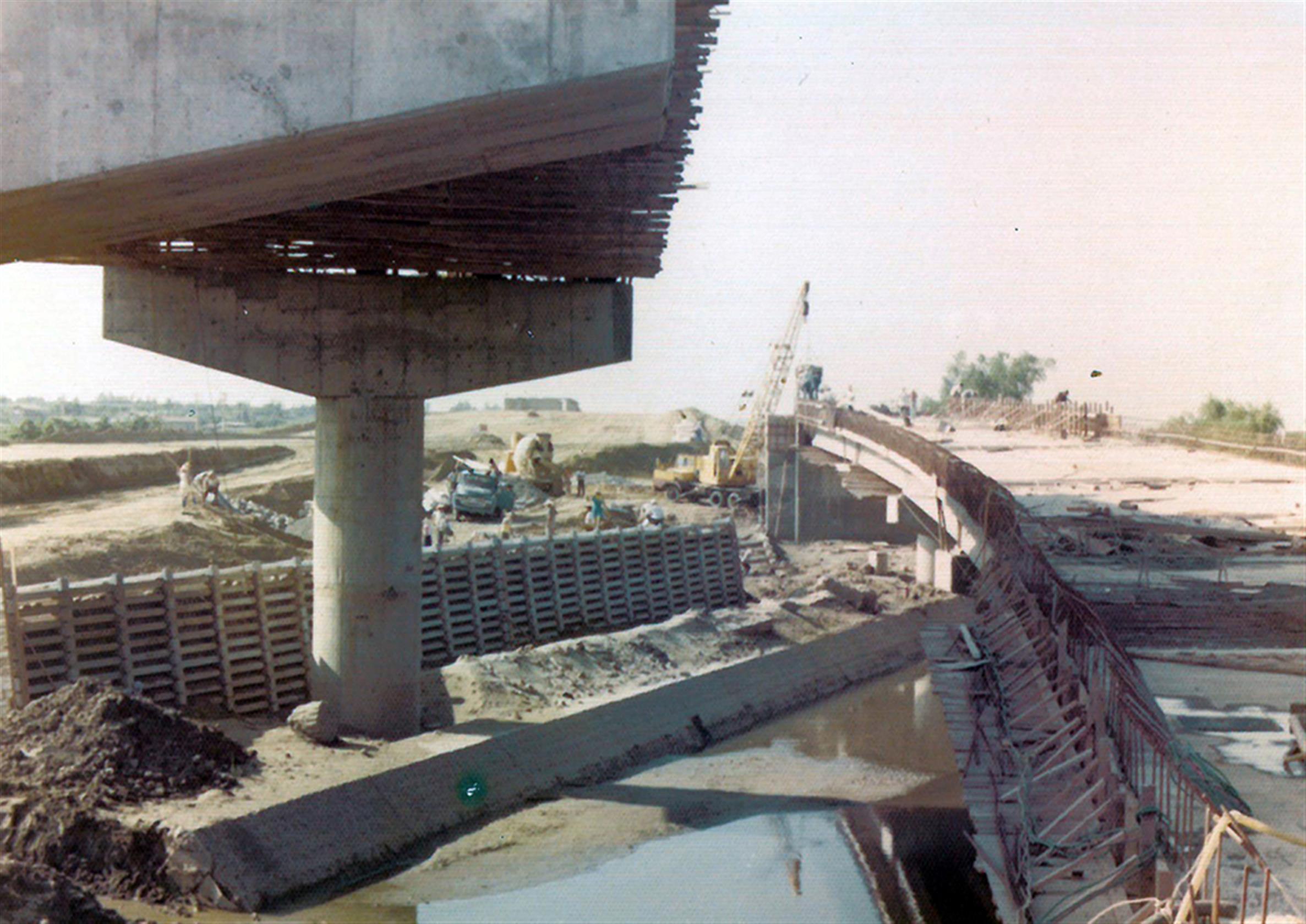 64年高速公路南區橋梁施工