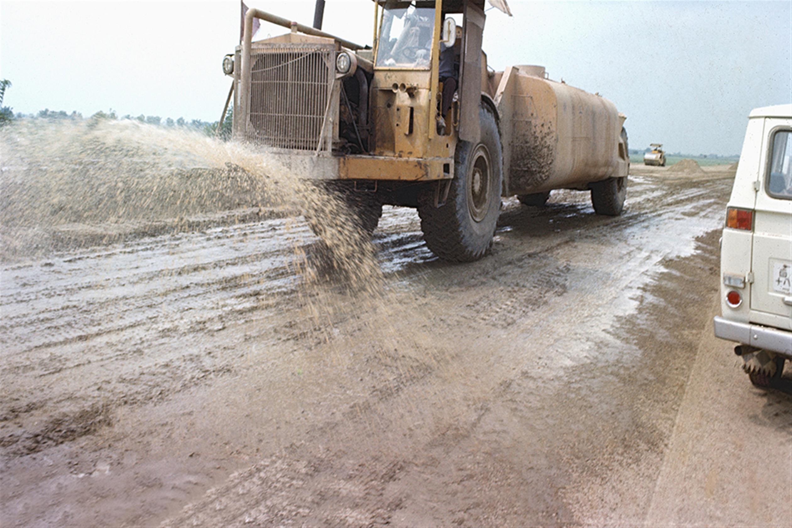 66年7月25日賽洛瑪颱風高速公路南區工程淹水情形