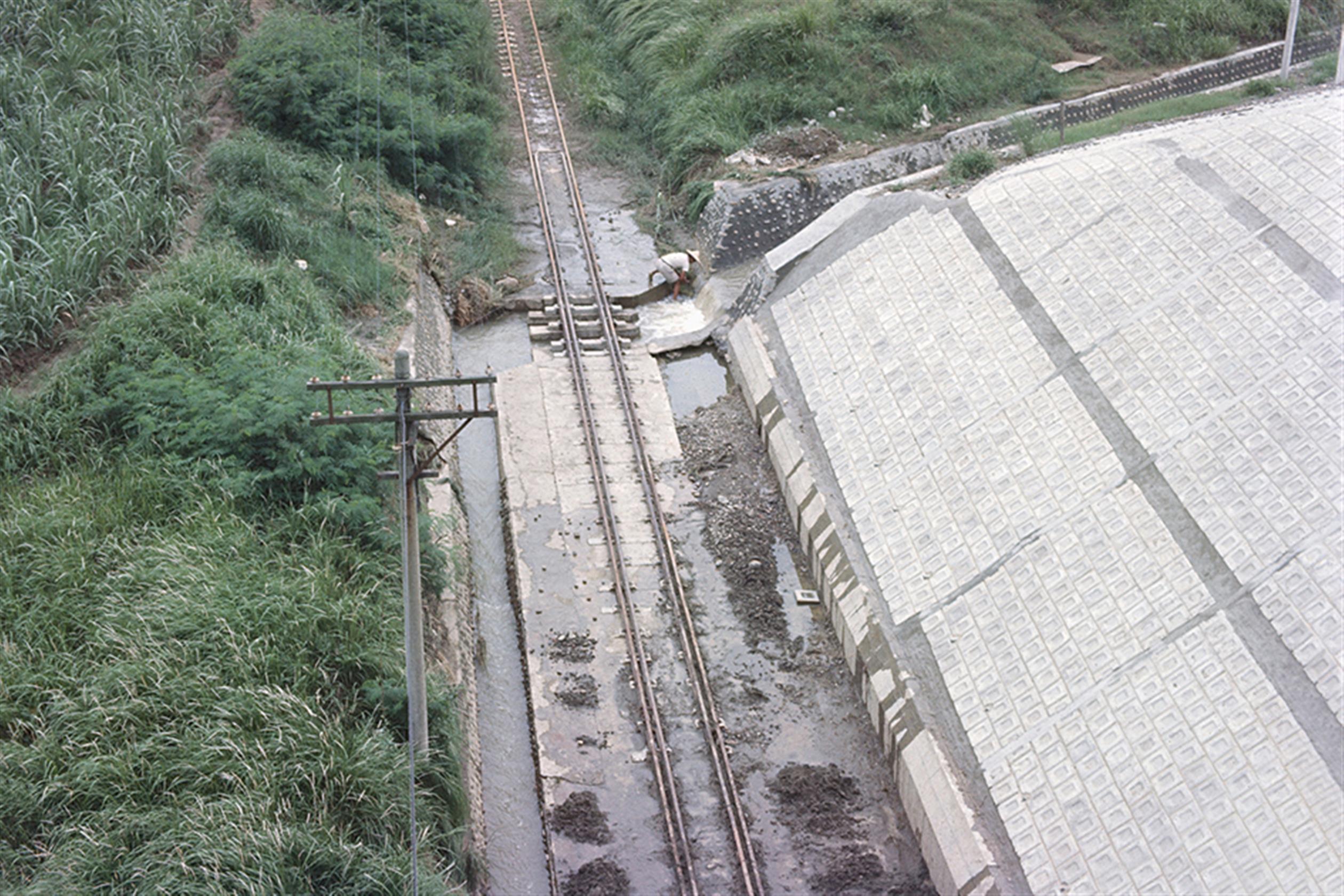 66年7月25日賽洛瑪颱風高速公路南區工程淹水情形