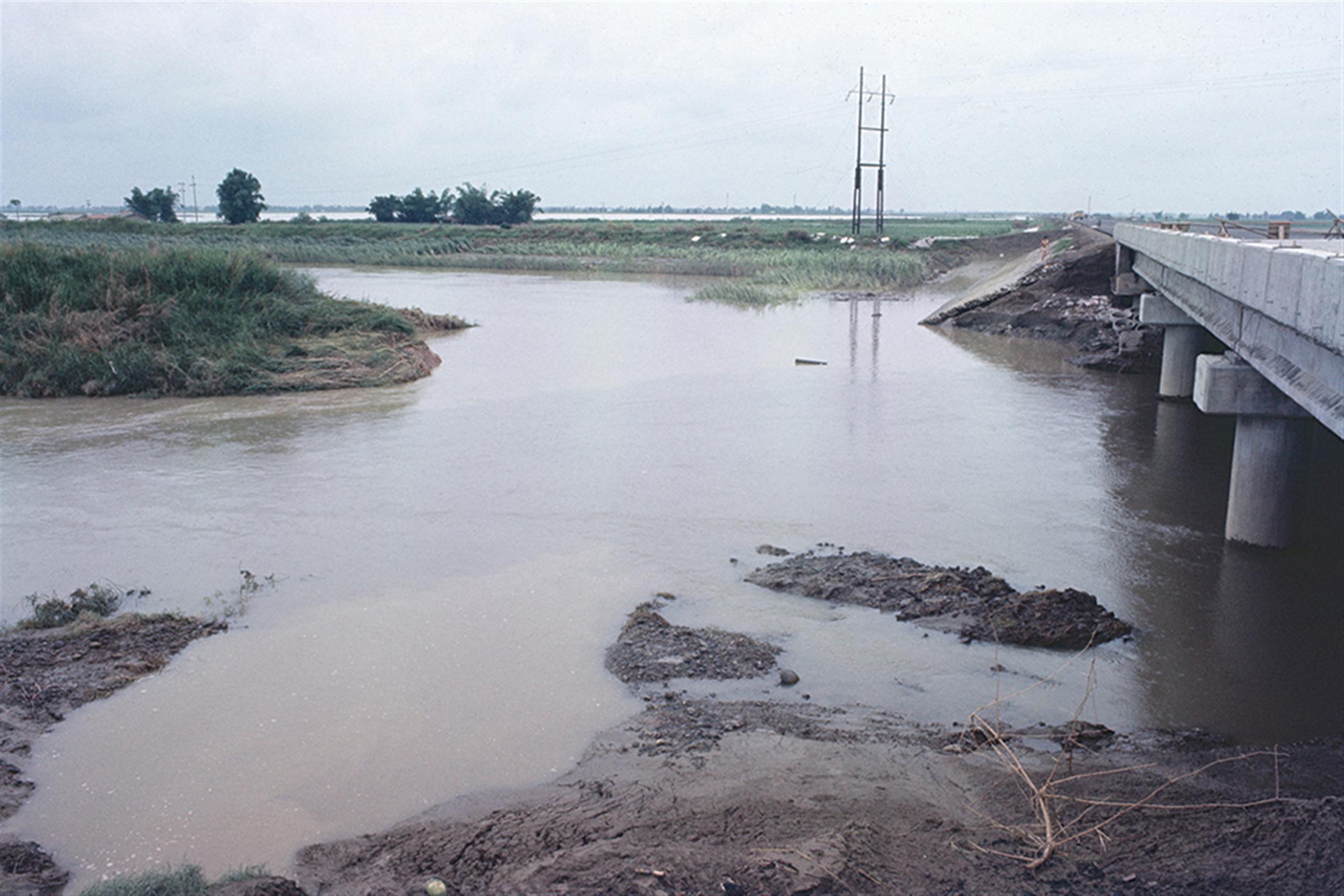 66年7月25日賽洛瑪颱風高速公路南區工程淹水情形