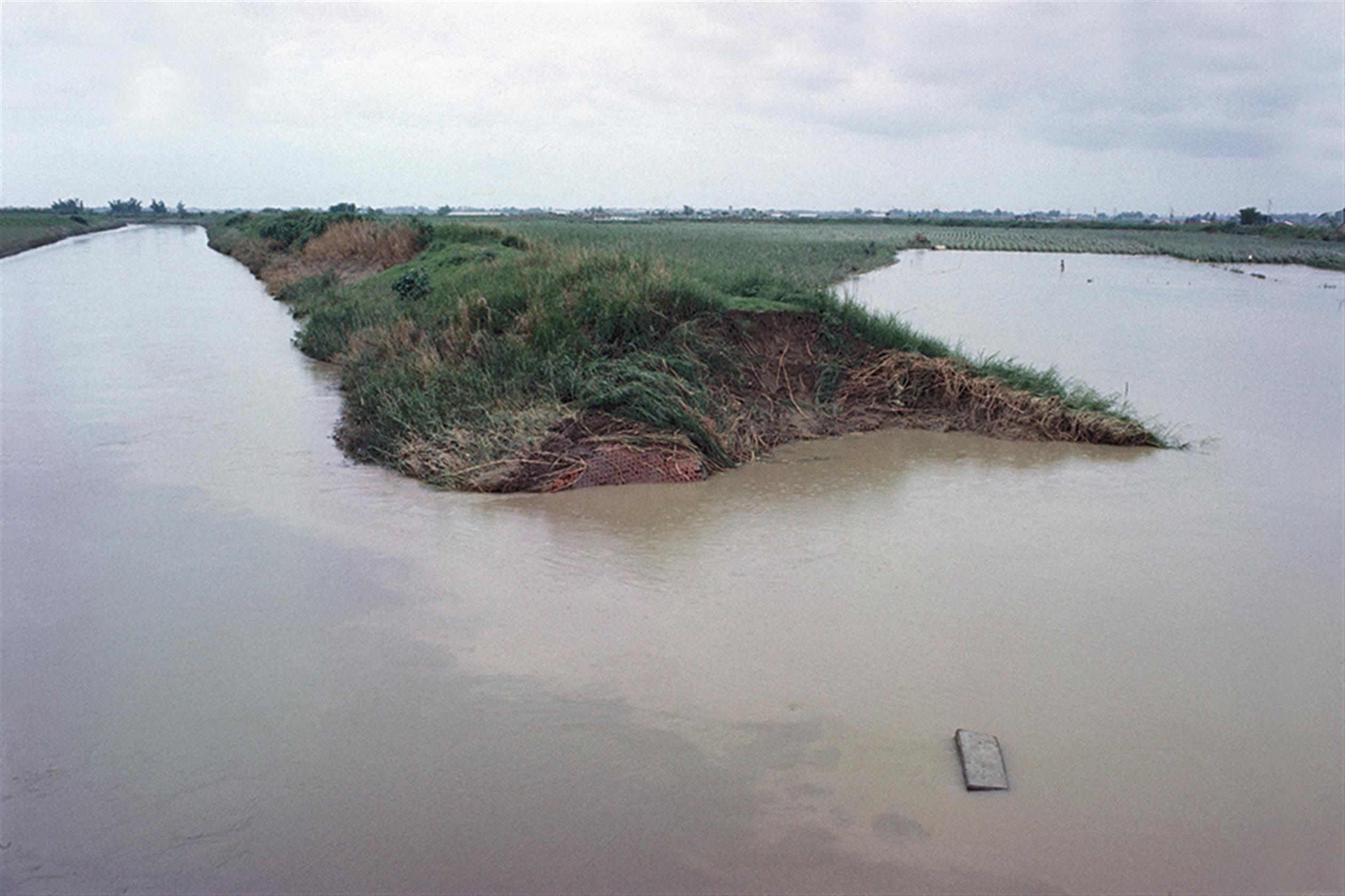 66年7月25日賽洛瑪颱風高速公路南區工程淹水情形