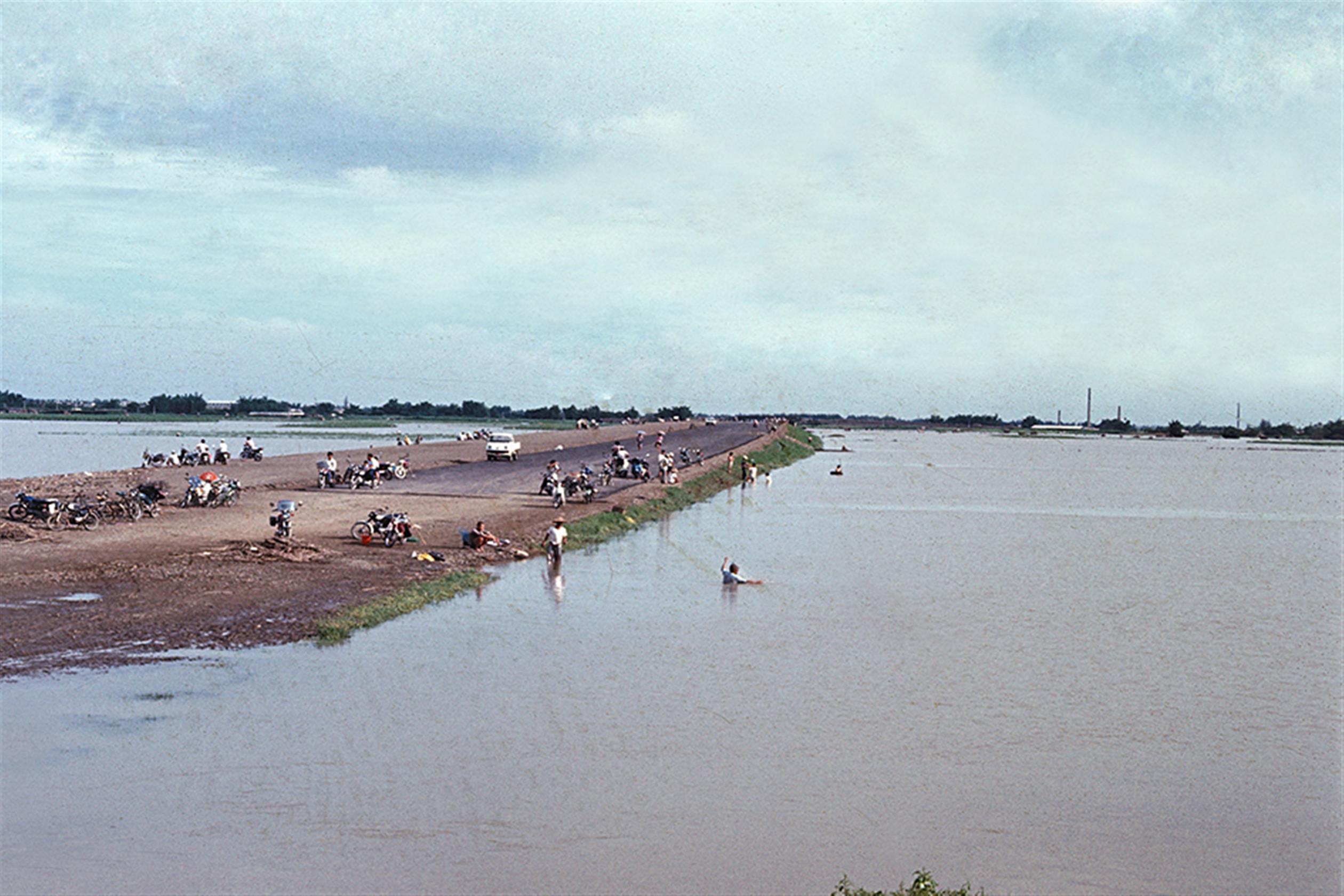 66年7月25日賽洛瑪颱風高速公路南區工程淹水情形