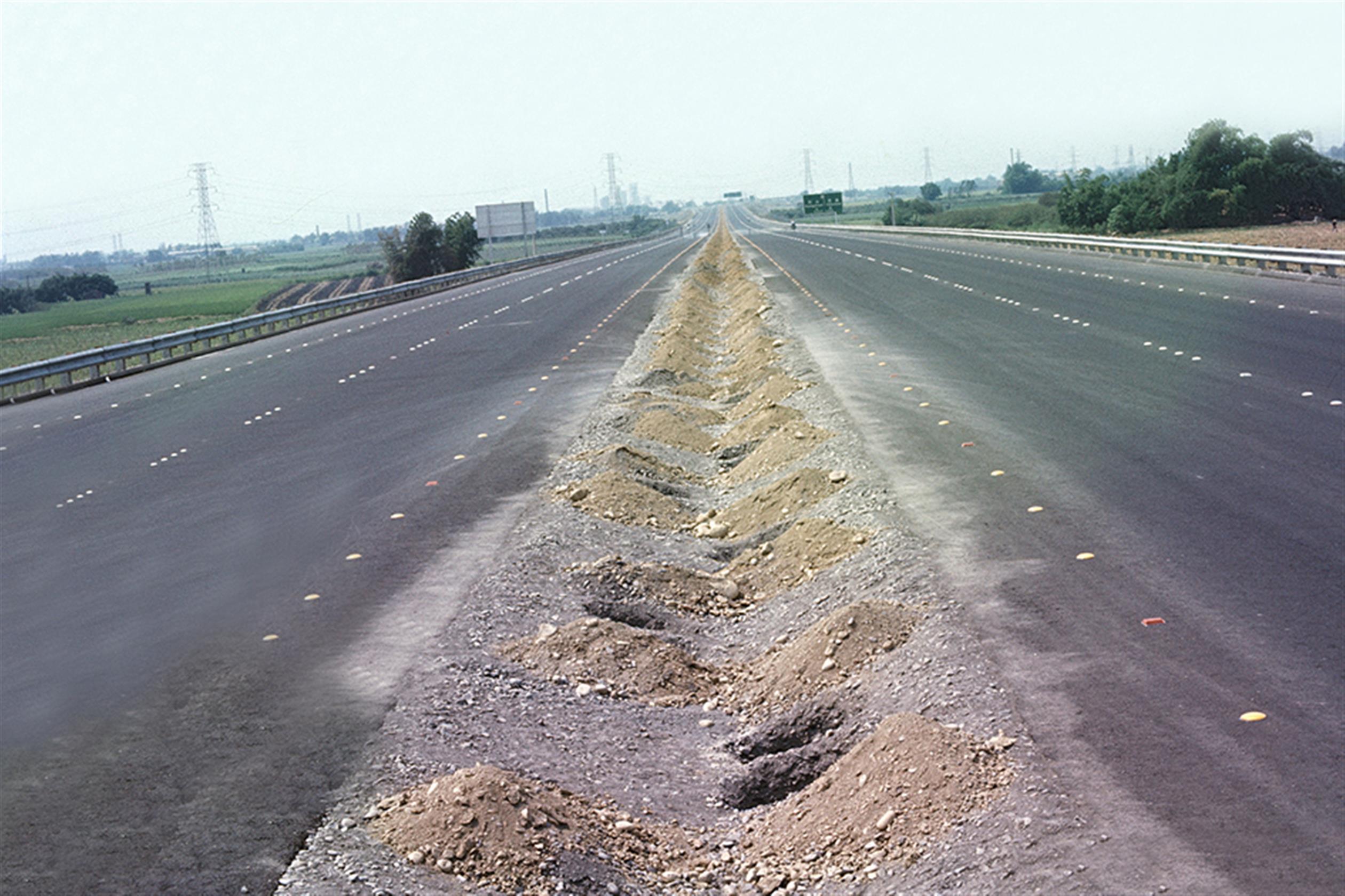 66年7月25日賽洛瑪颱風高速公路南區工程淹水情形