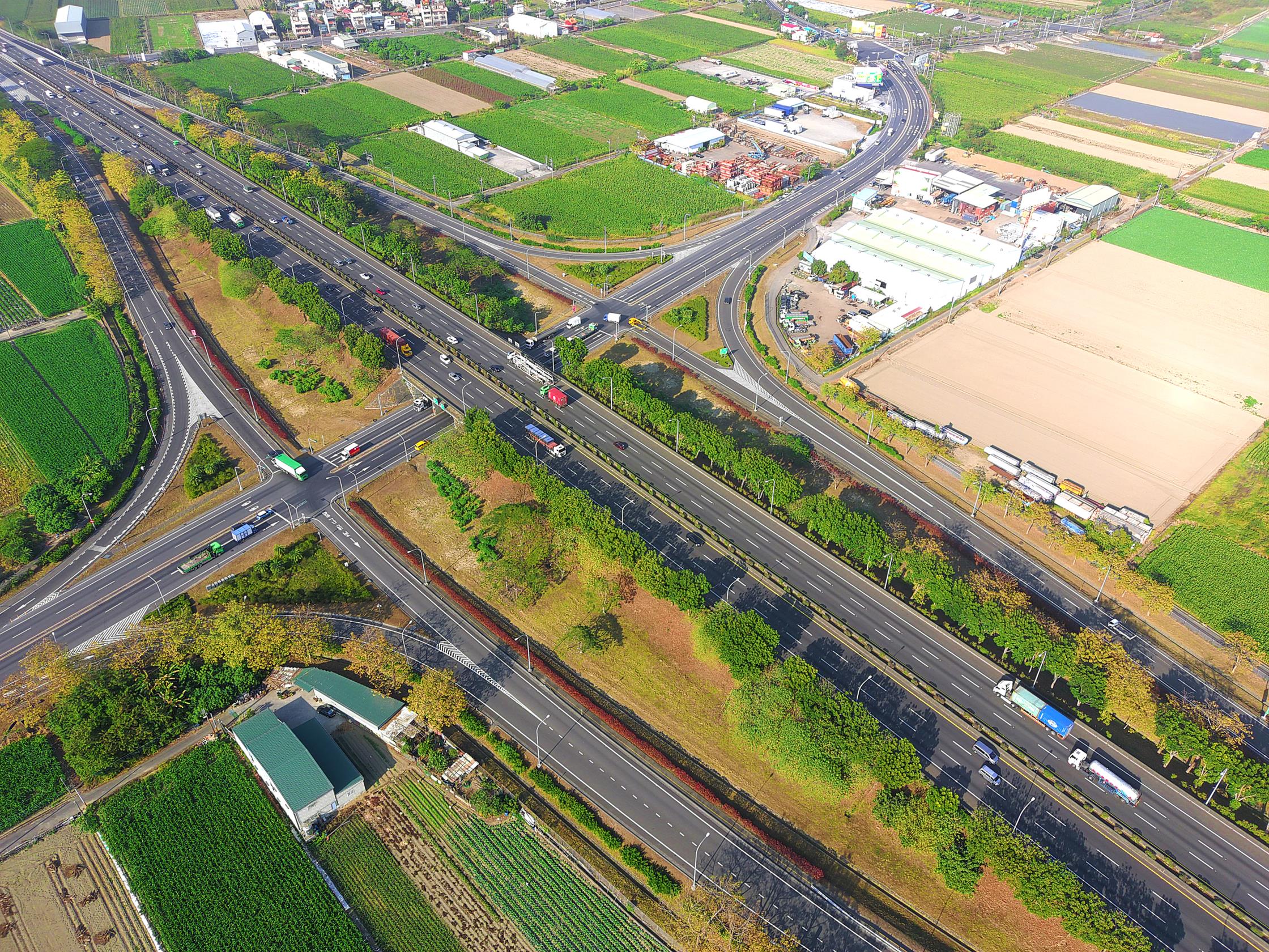 安定神山-(110年高速公路好好看員工攝影比賽)