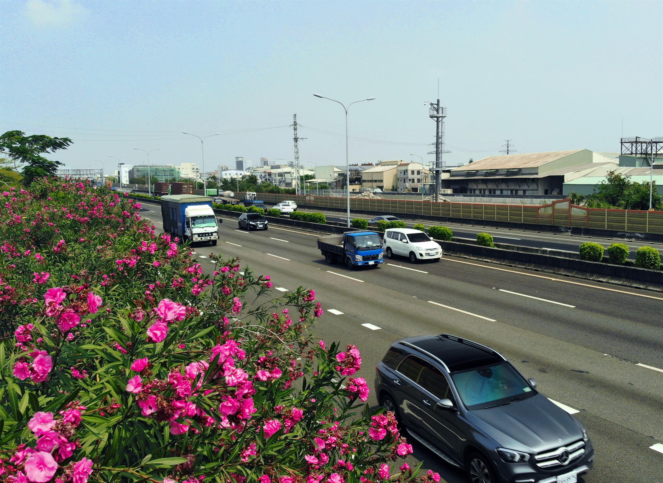 春分艷紅-(109年高速公路好好看員工攝影比賽)