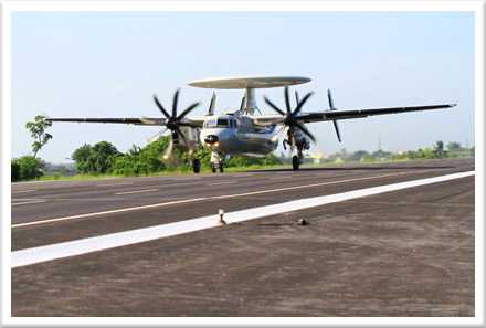 E-2K戰機起降