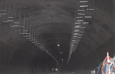 蘭潭隧道照明燈具施工照片共3張