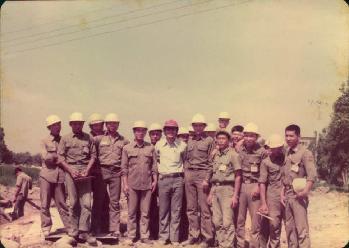 66年4月高速公路62標工地監工與施工部隊人員合攝