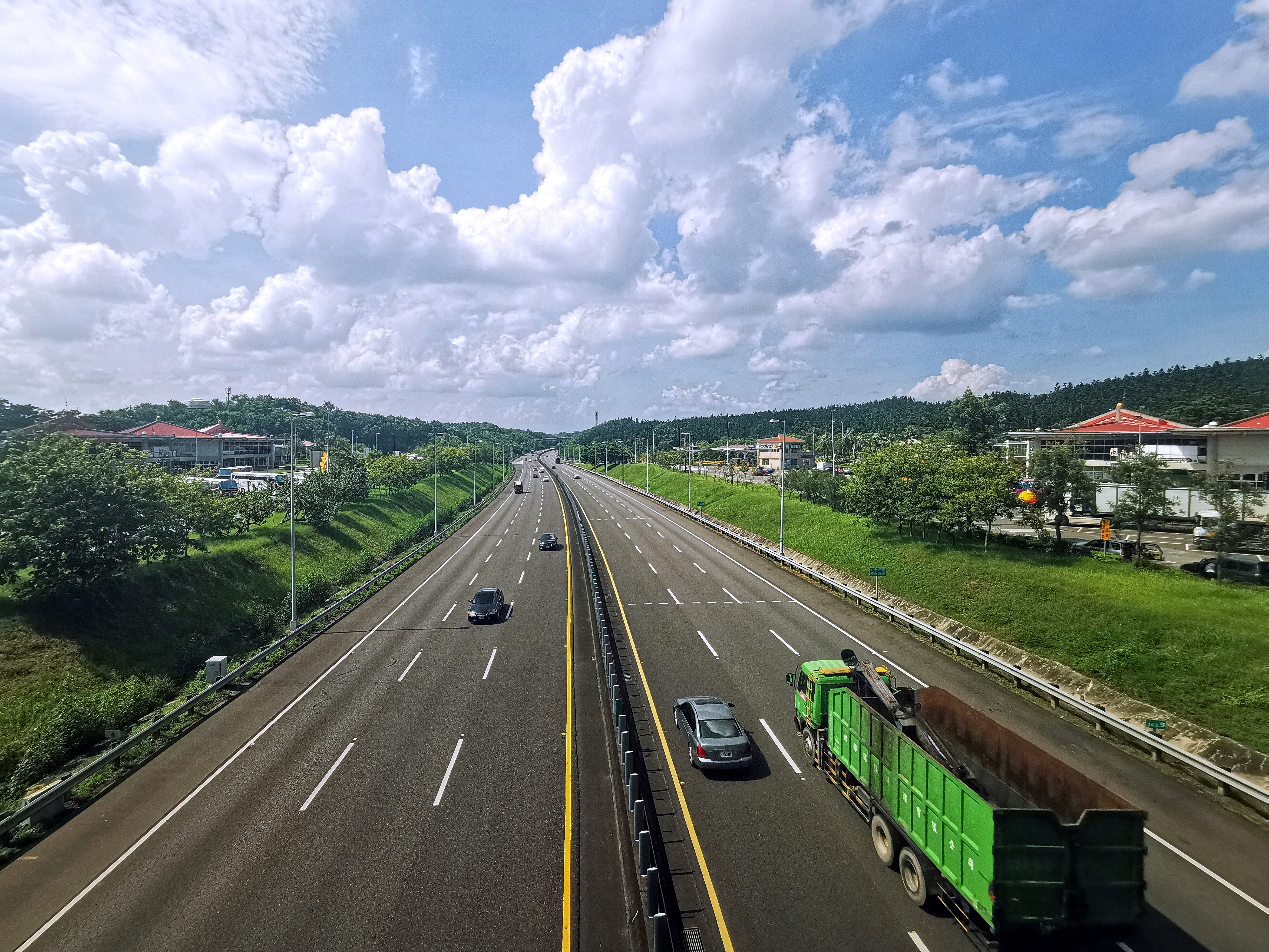 天橋車景