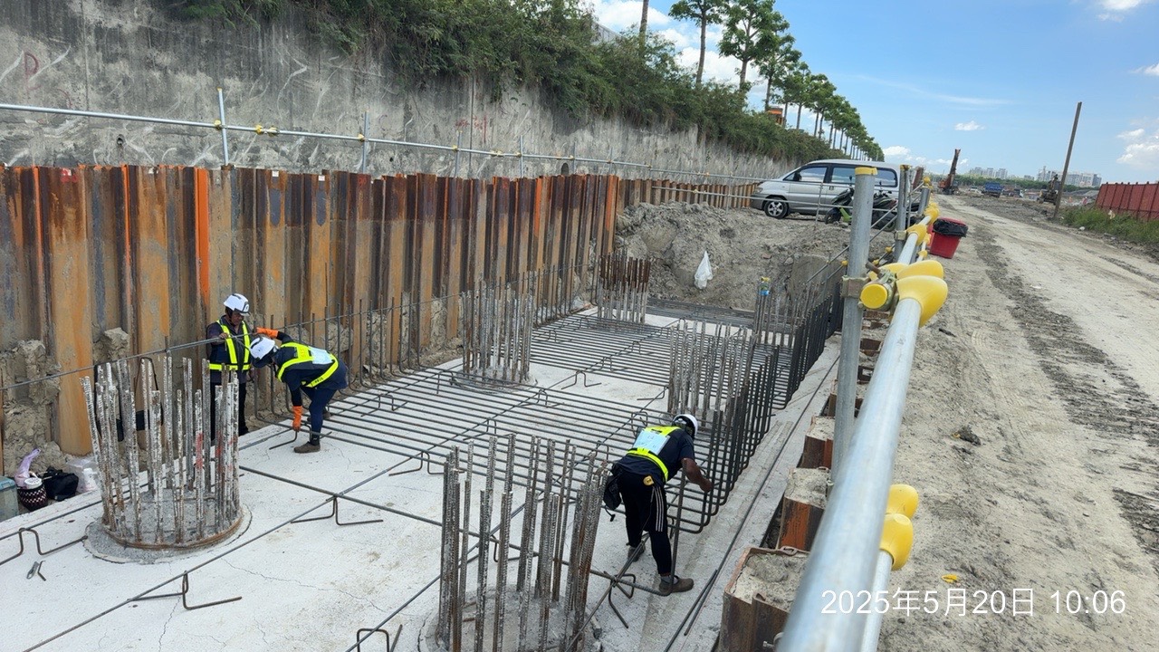 南下線S013、S015基礎下層鋼筋綁紮作業
