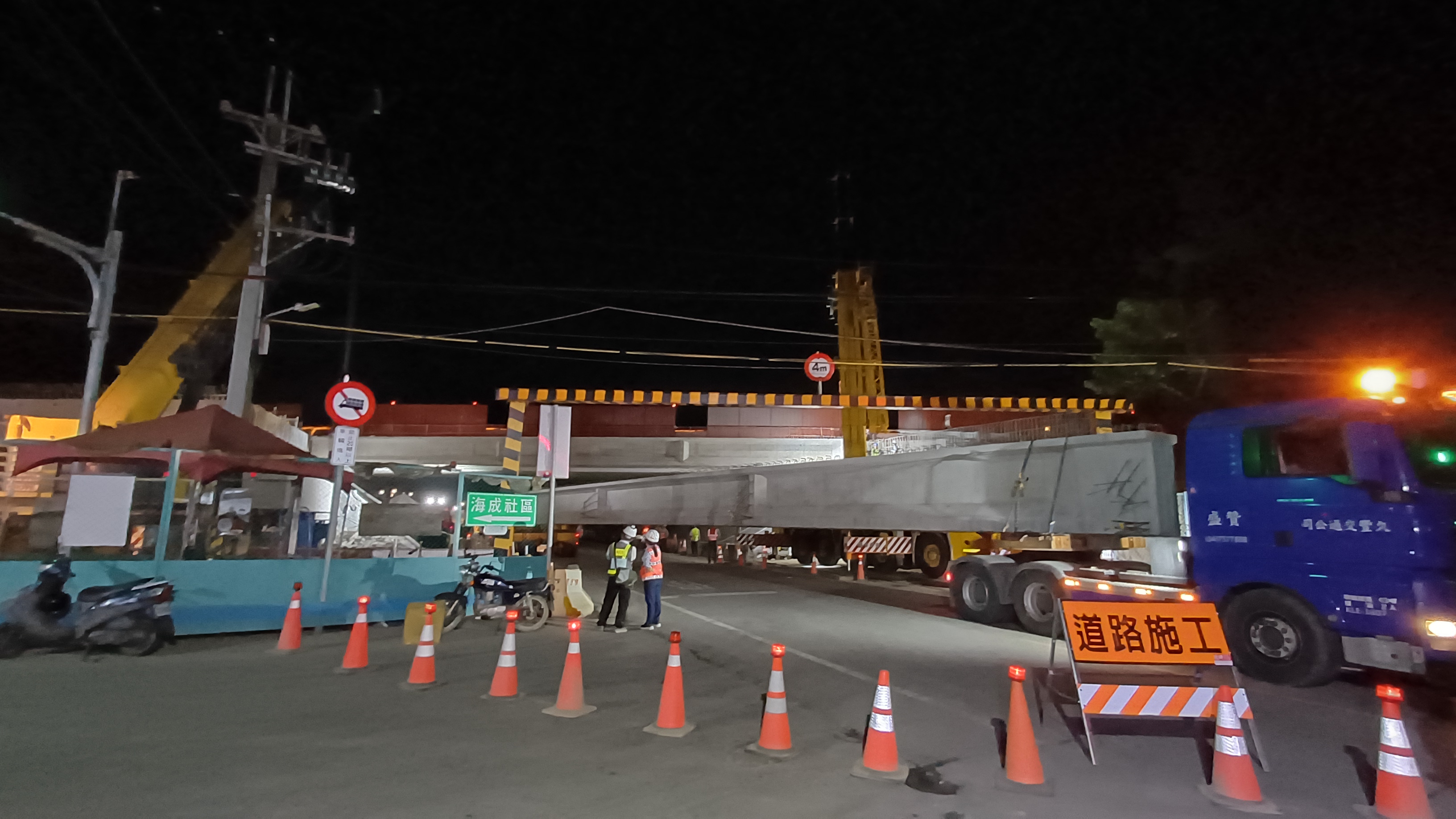 南下線通燕路夜間吊梁作業