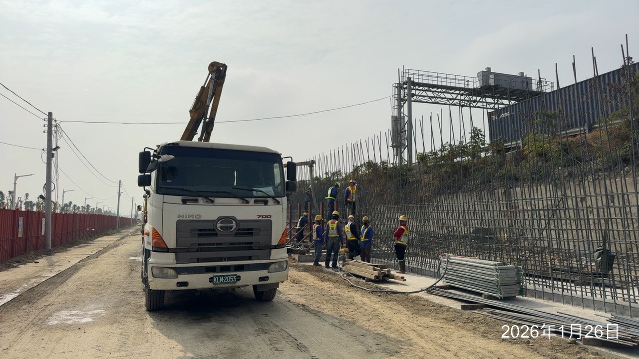 北上線擋土牆N013調整層澆置作業